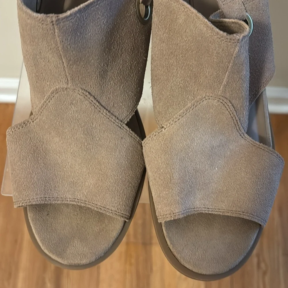 Koolaburra By UGG Tan Sandals with Modern Cut-Out Design